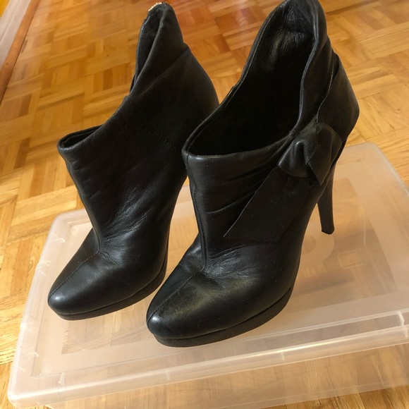 Black Aldo bow tie booties - Picture 2 of 4
